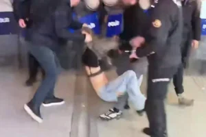Ankara’daki gözaltılar sırasında sütyeni görünen eylemci erkek çıktı